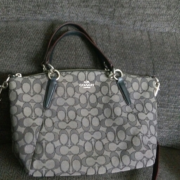 Authentic Coach small Kelsey satchel purse - Picture 1 of 4